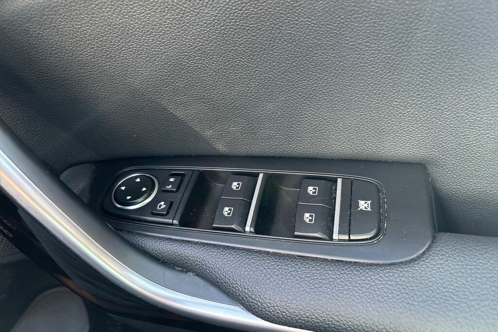 Kia Xceed 1.6 Gdi 8.9Kwh 3 Suv Plug-in Hybrid Dct White #16