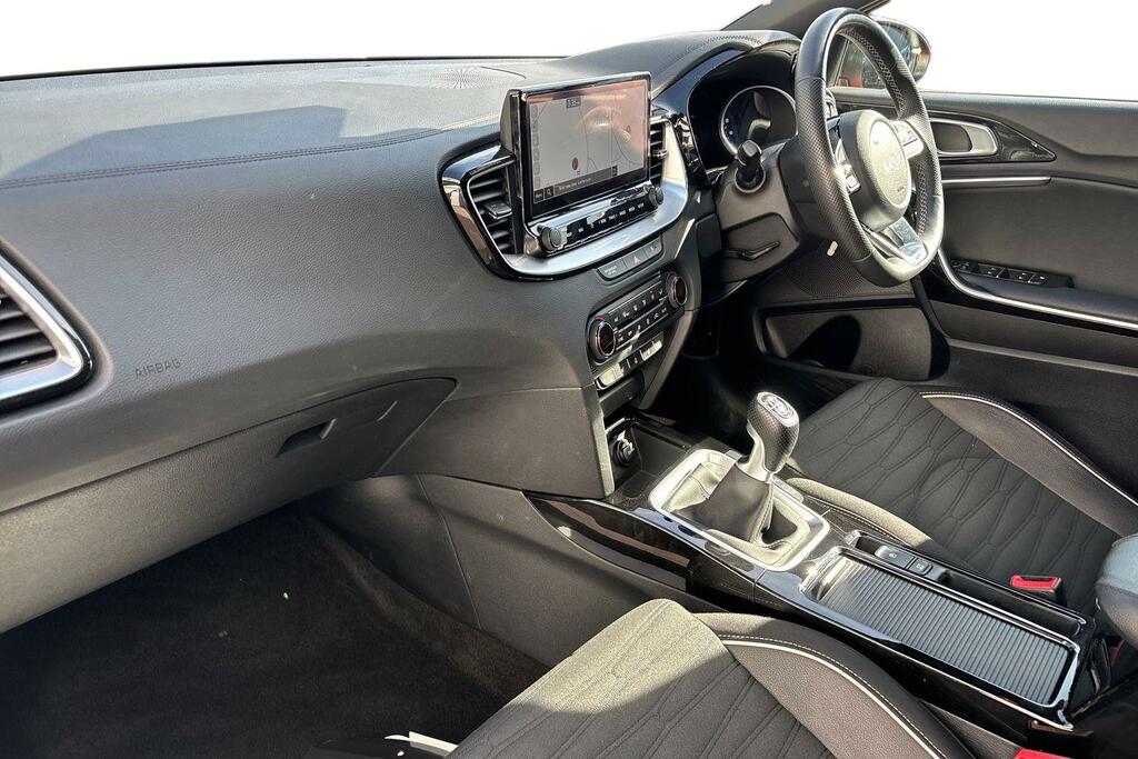 Kia Xceed 1.6 Gdi 8.9Kwh 3 Suv Plug-in Hybrid Dct White #13