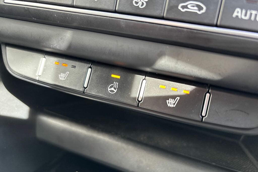 Kia Xceed 1.6 Gdi 8.9Kwh 3 Suv Plug-in Hybrid Dct White #29