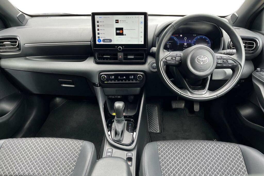 Toyota Yaris 1.5 Vvt-h Excel Hatchback Hybrid E-cvt White #6