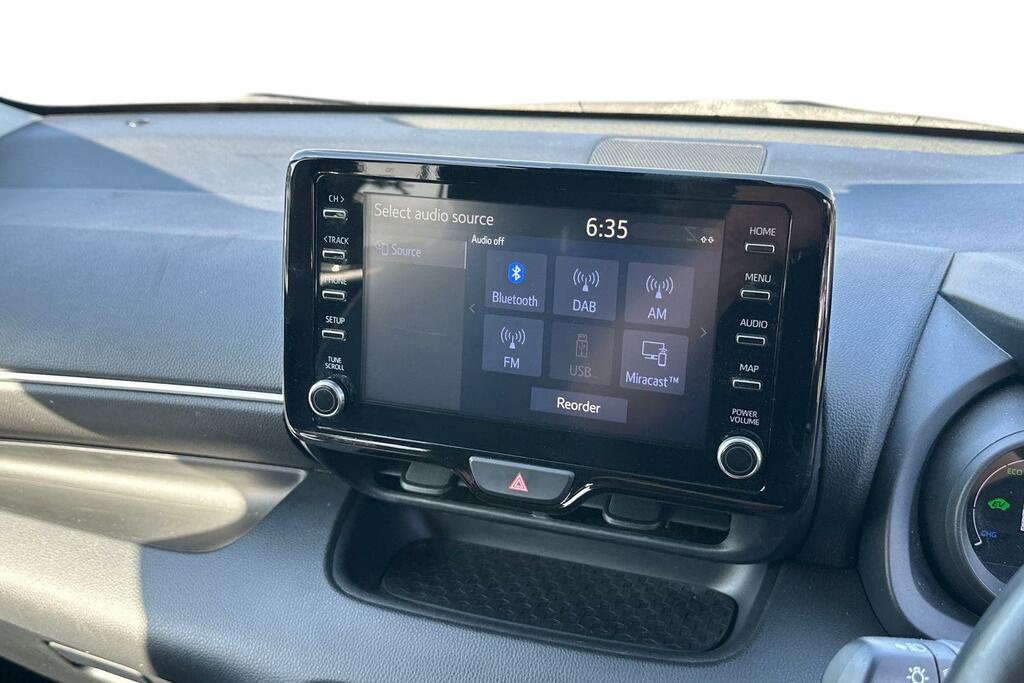 Toyota Yaris 1.5 Vvt-h Icon E-cvt Euro 6 Ss White #9