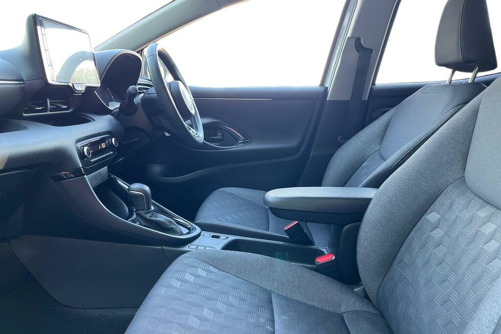 Toyota Yaris 1.5 Vvt-h Design Hatchback Hybrid E-cvt White #5