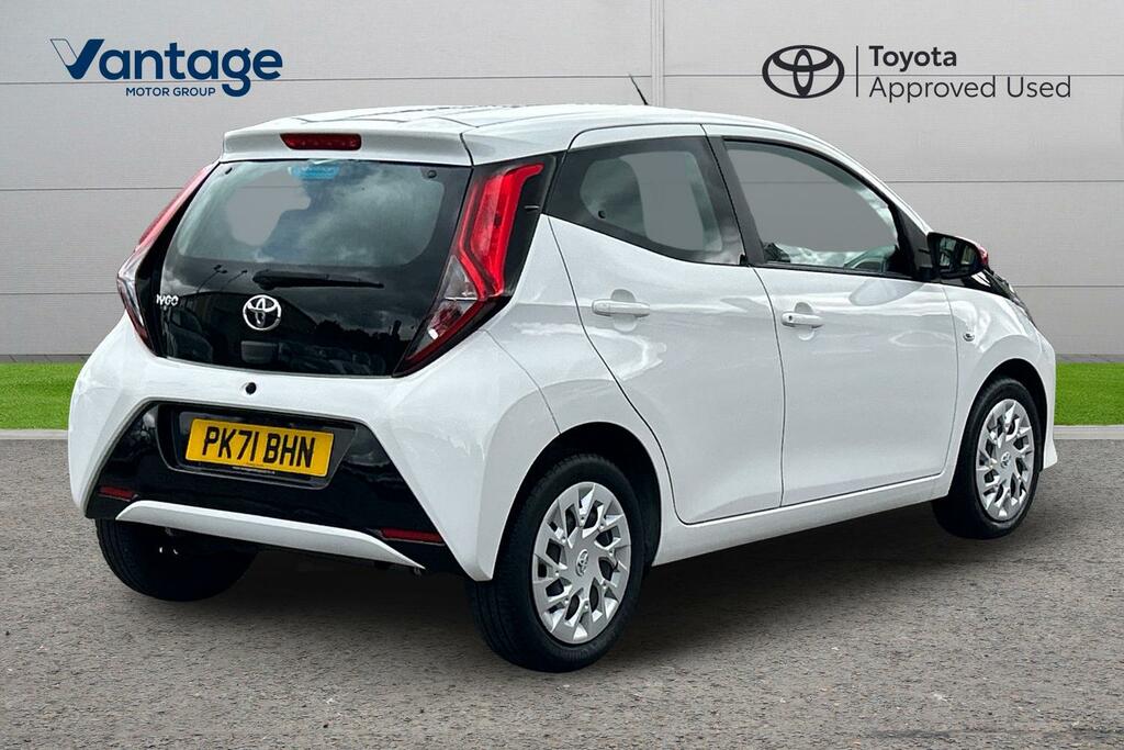 Toyota Aygo 1.0 Vvt-i X-play Euro 6 Ss White #2