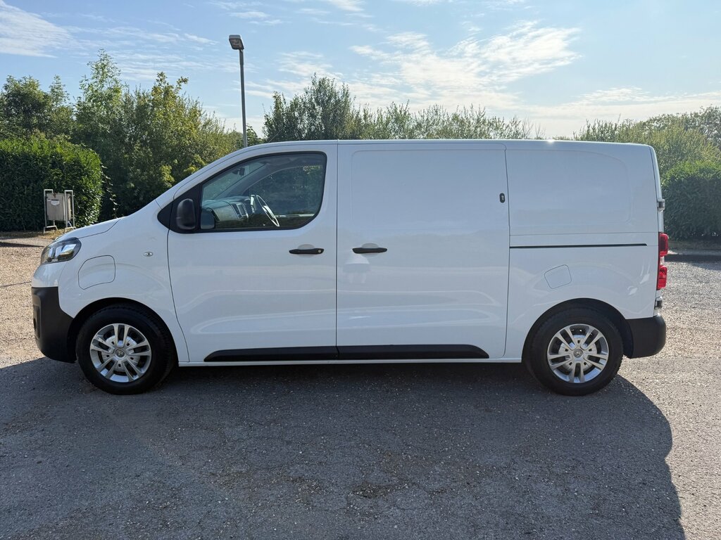 Vauxhall Vivaro 3100 75Kwh Dynamic Panel Van L1 White #2