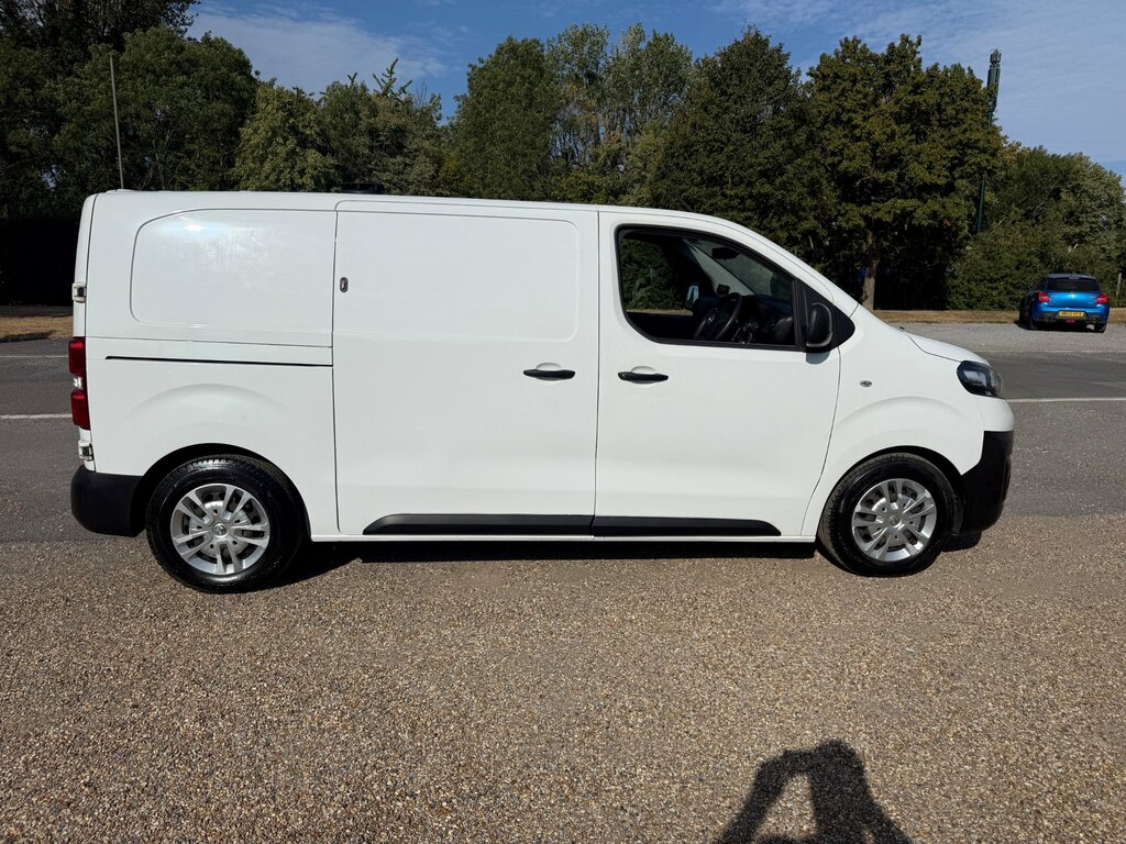 Vauxhall Vivaro 3100 75Kwh Dynamic Panel Van L1 White #3