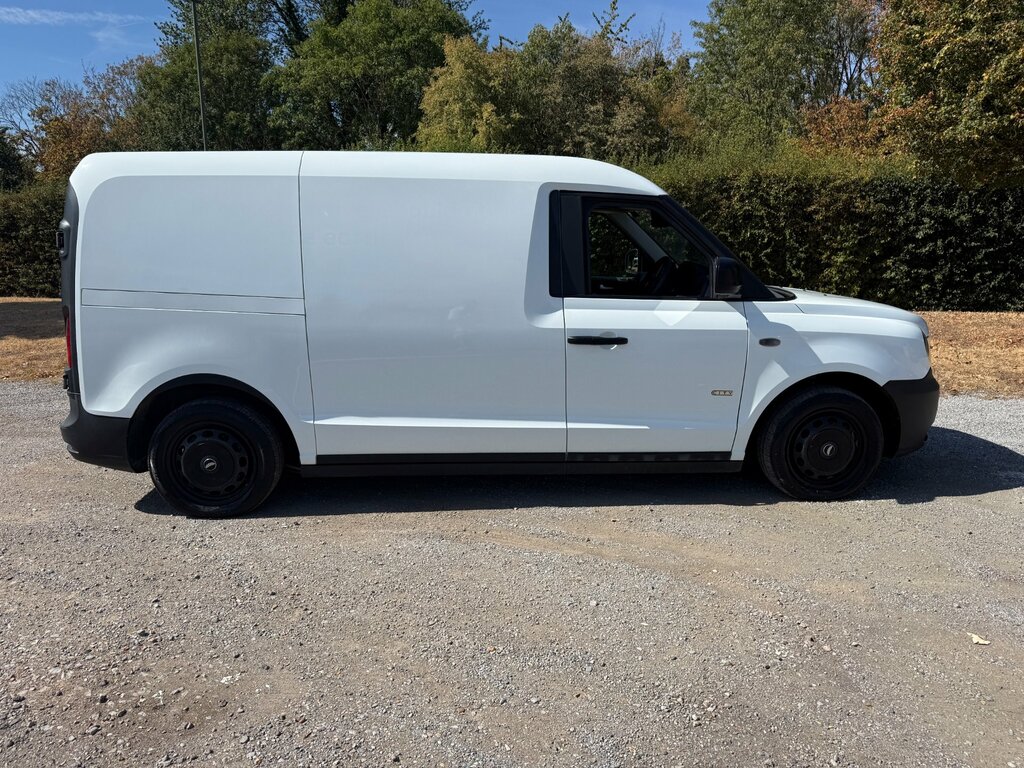 LEVC VN5 31Kwh City Panel Van Plug-in Hybrid Aut White #3