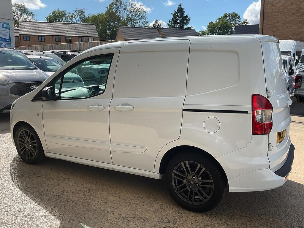 Ford Transit Courier Sport 1.5 Tdci 95Ps White #4
