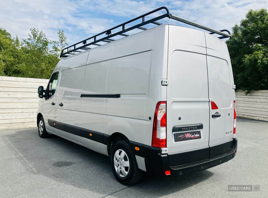 Renault Master Lm35dci 135 Business Medium Roof Van Grey #3