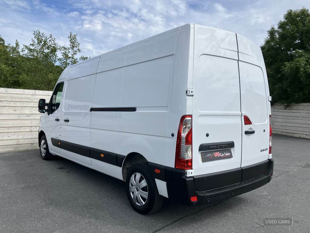 Renault Master Lm35dci 135 Business Medium Roof Van White #4