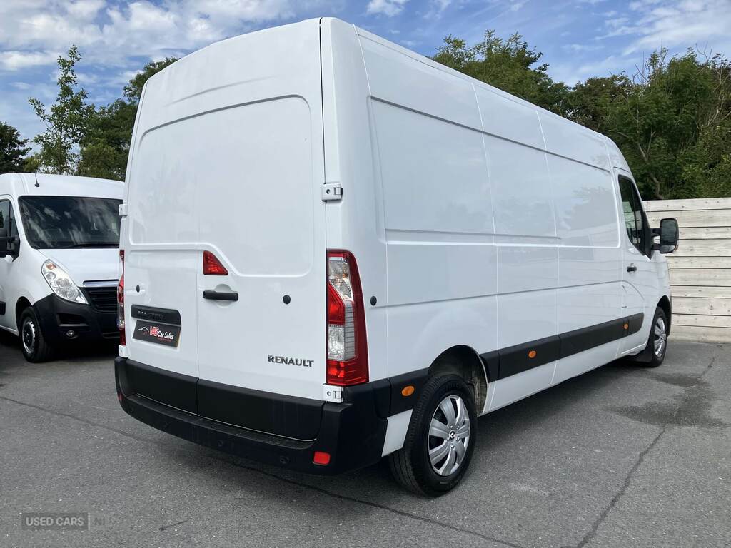 Renault Master Lm35dci 135 Business Medium Roof Van White #6