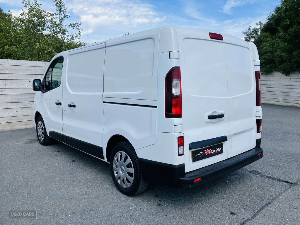 Renault Trafic Sl27 Dci 120 Business Van White #4