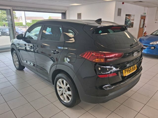 Hyundai Tucson 1.6 Gdi Se Nav Suv Euro 6 S S PY68BBK Black #4