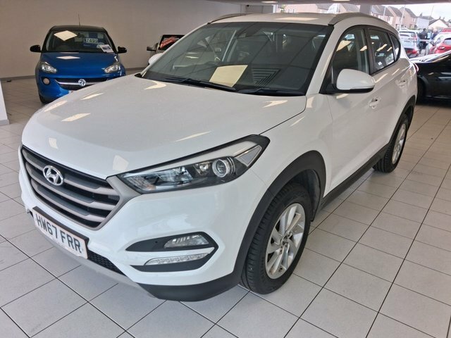 Hyundai Tucson 1.6 Gdi Blue Drive Se Nav Suv Eu HW67FRR White #3