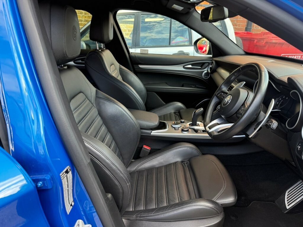 Alfa Romeo Stelvio 2.0 Turbo 280 Veloce Red #18