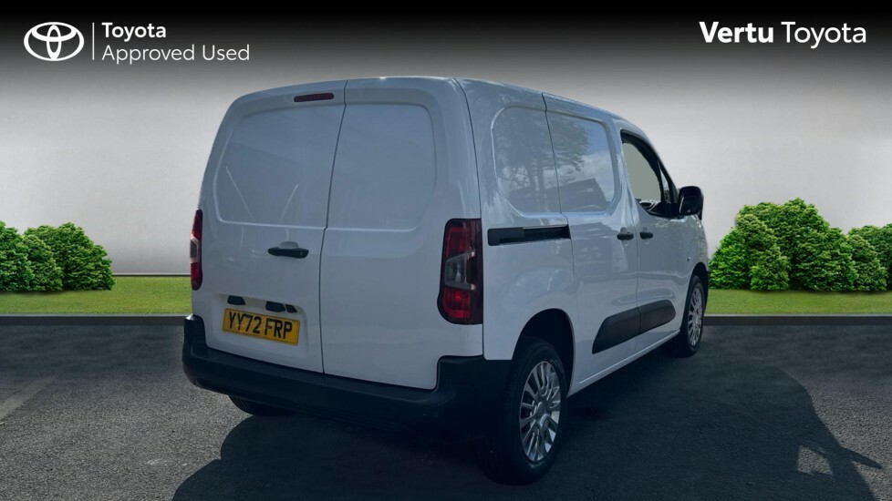 Toyota Proace City Icon White #2