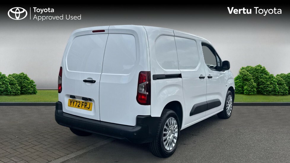 Toyota Proace City Icon White #2