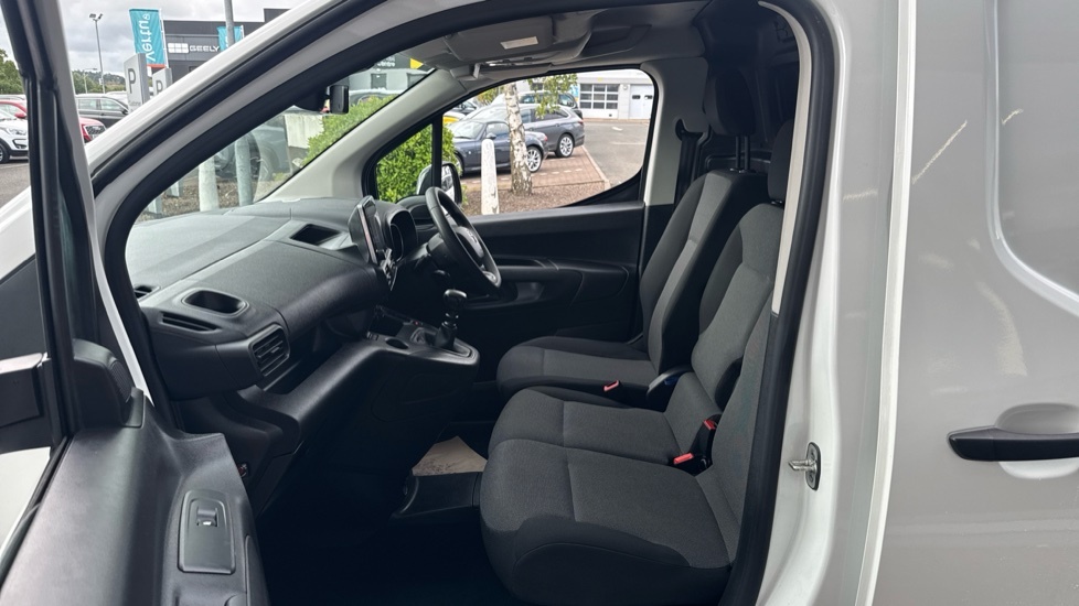 Toyota Proace City Icon White #5