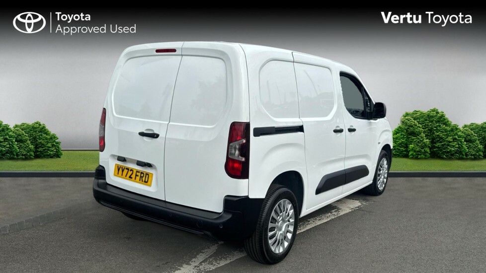 Toyota Proace City Icon White #2
