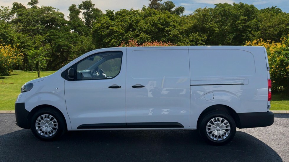 Toyota PROACE Icon White #4