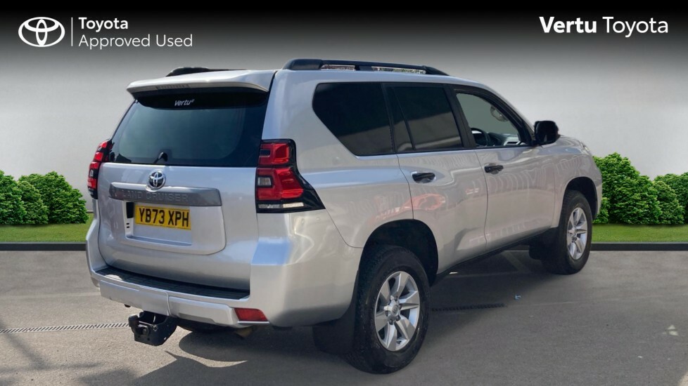 Toyota Land Cruiser Utility Commercial YB73XPH Silver #2