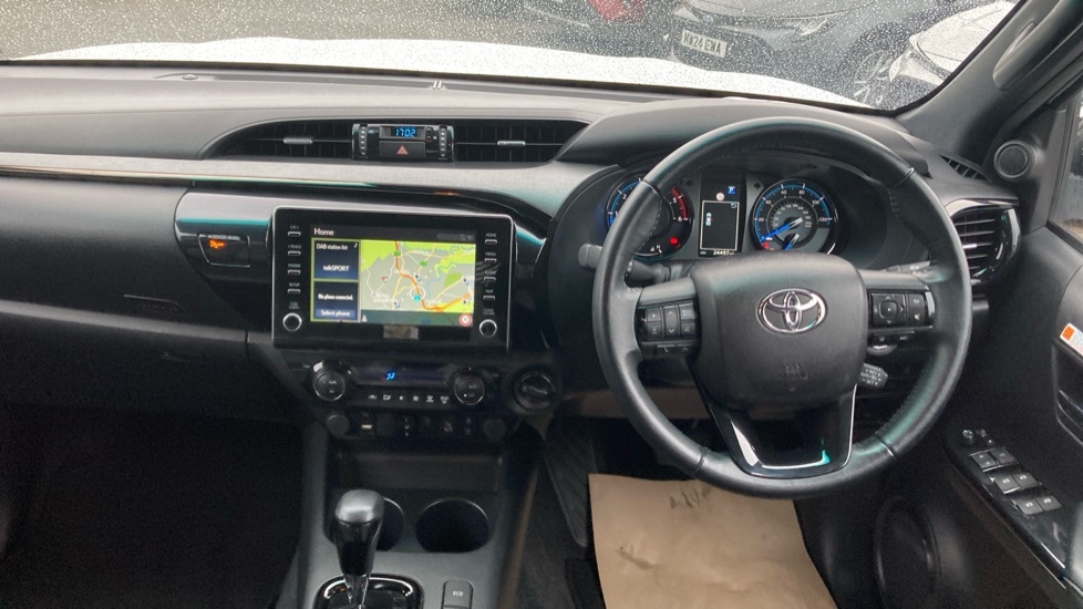 Toyota HILUX Invincible X YM72LSE White #6