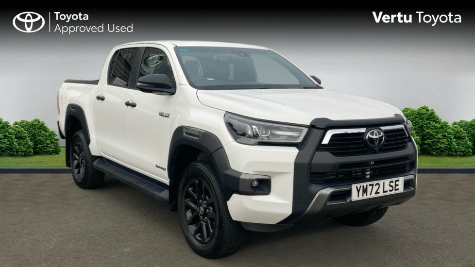 Toyota HILUX Invincible X White
