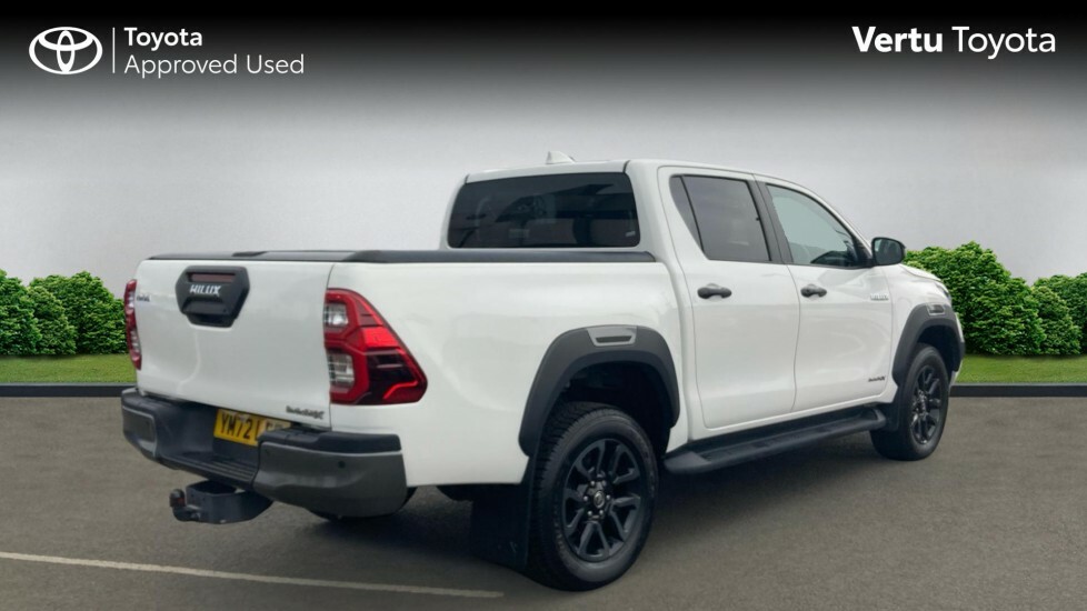 Toyota HILUX Invincible X YM72LSE White #2