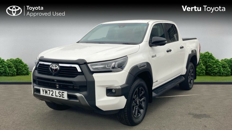 Toyota HILUX Invincible X YM72LSE White #3