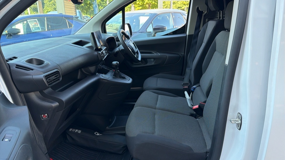 Toyota Proace City Active White #5