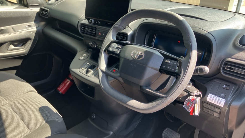 Toyota Proace City Active White #7
