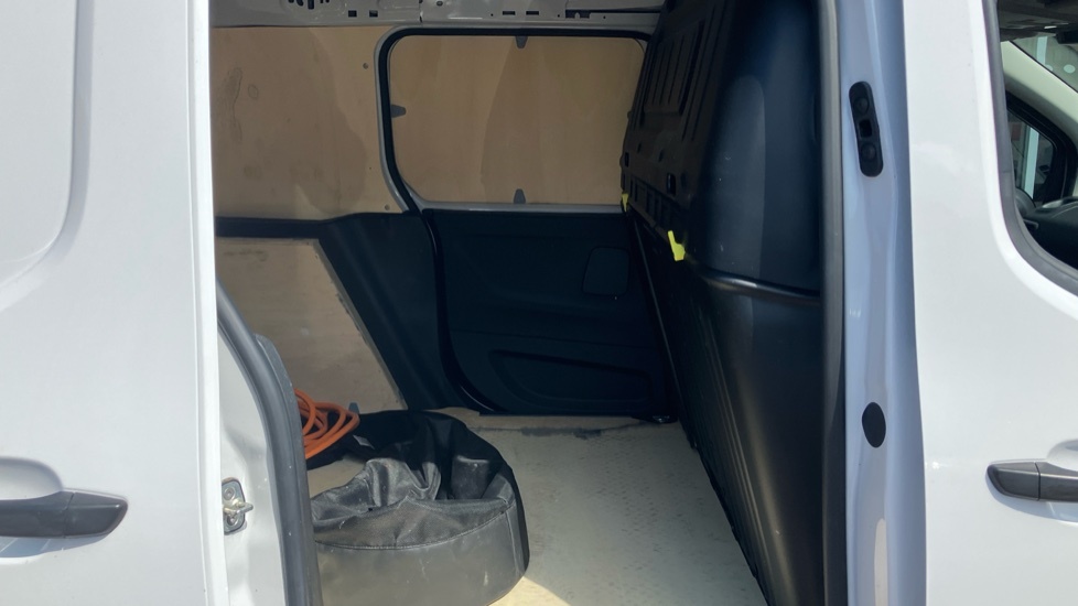 Toyota Proace City Active White #8