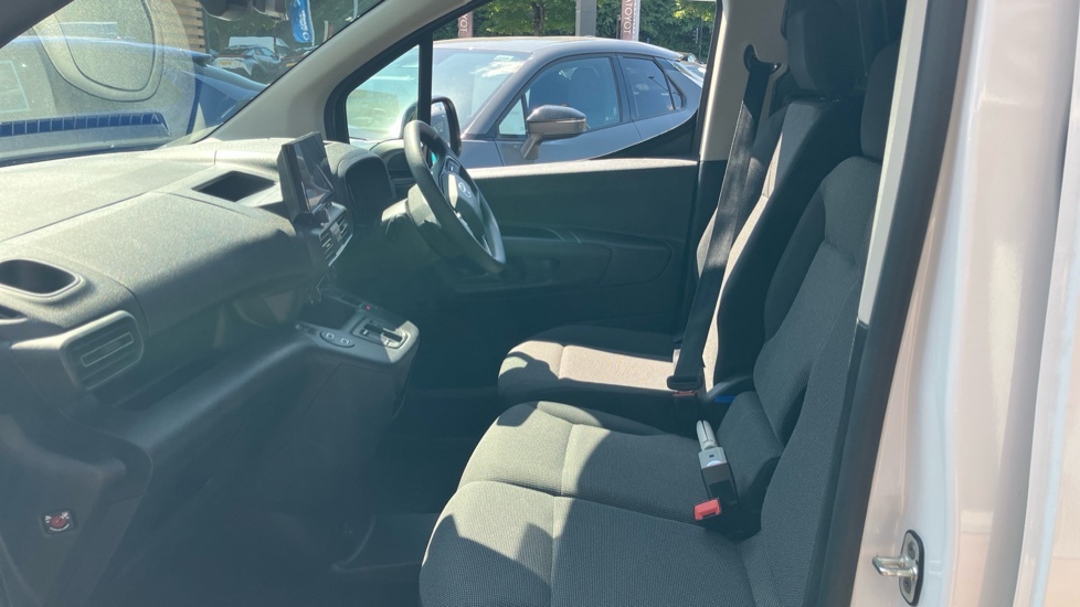Toyota Proace City Icon White #5