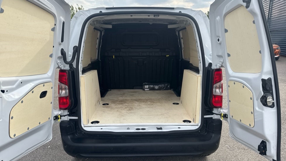 Toyota Proace City Active White #6