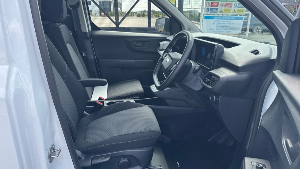 Ford Transit Courier Trend White #6