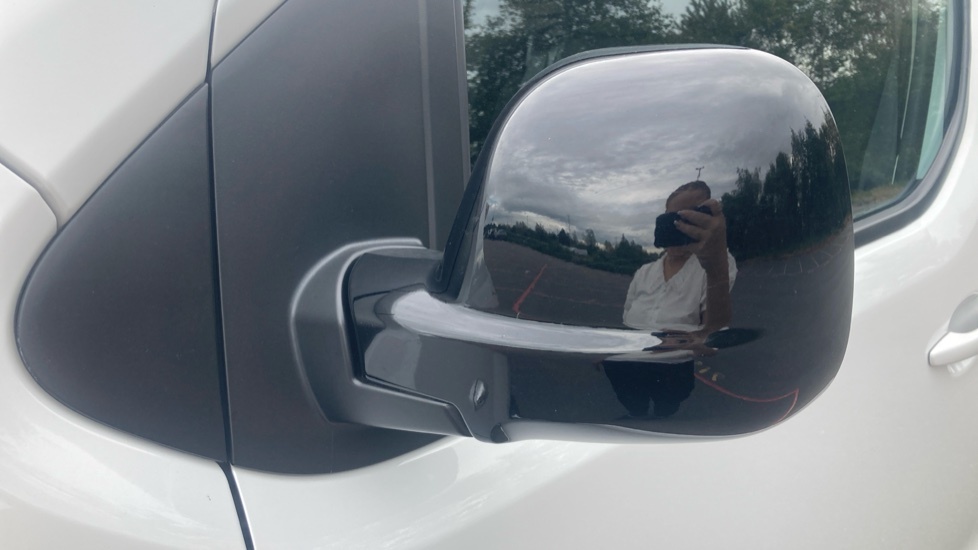 Vauxhall Vivaro 2900 1.5D 100Ps Sportive L1 H1  #21