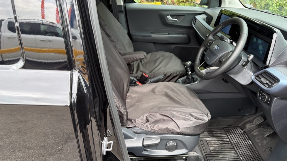 Ford Transit Courier Active Black #6