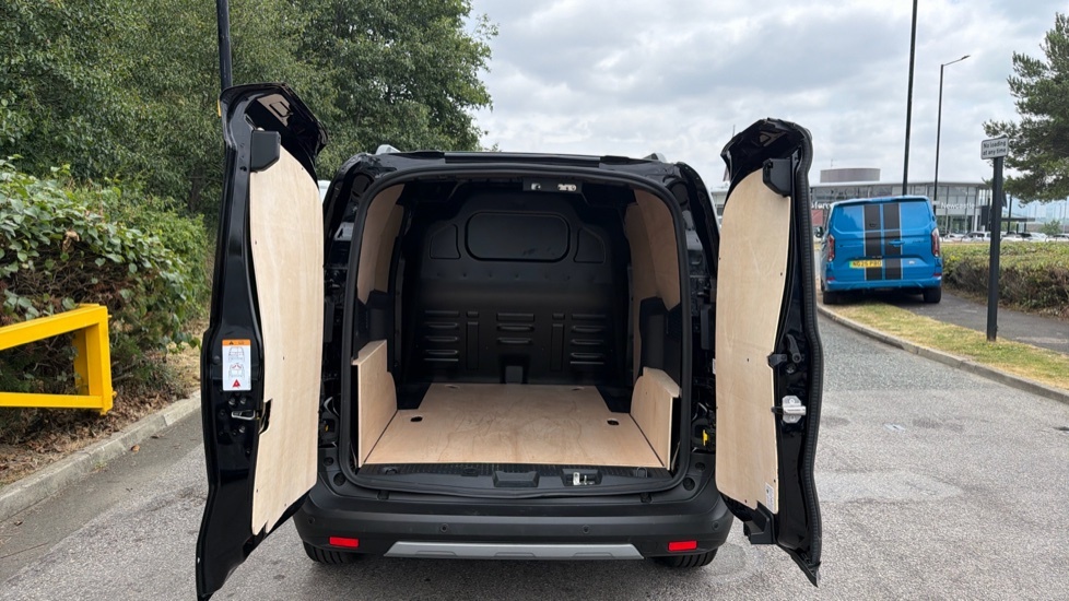 Ford Transit Courier Active Black #3