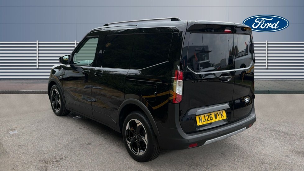 Ford Transit Courier Active Black #2