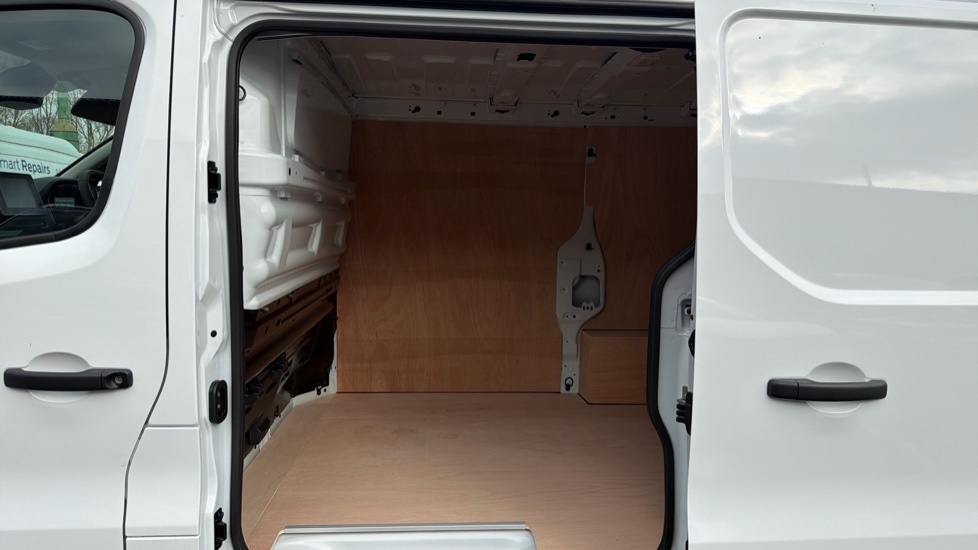 Renault Trafic Advance White #5