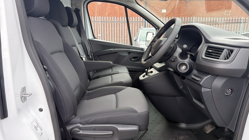 Renault Trafic Advance White #6