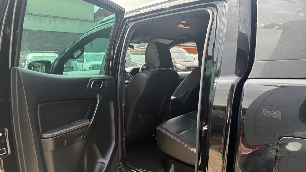 Ford Ranger Wildtrak Black #5
