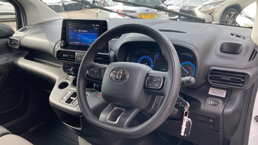 Toyota Proace City Icon White #6