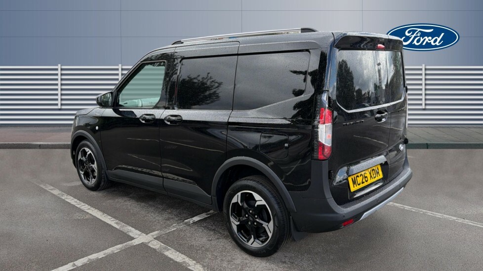 Ford Transit Courier Active Black #2