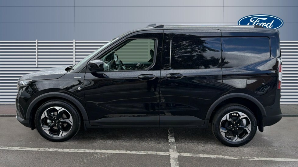 Ford Transit Courier Active Black #3