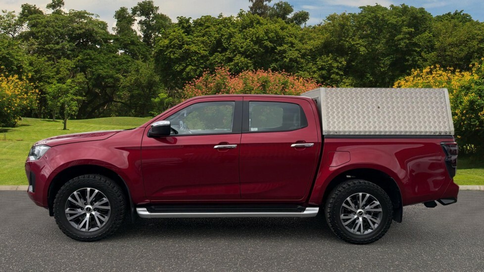 Isuzu D-Max Pickup Red #4