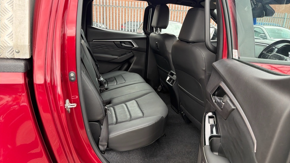 Isuzu D-Max Pickup Red #5