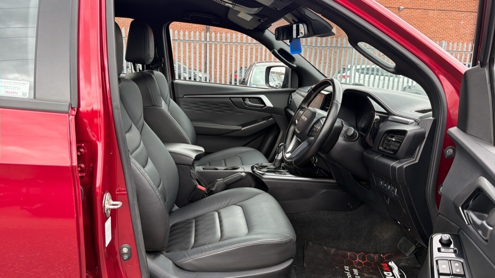 Isuzu D-Max Pickup Red #6