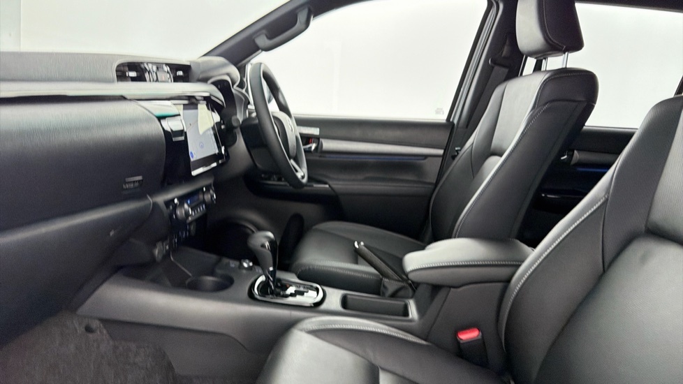 Toyota HILUX Invincible X Silver #5