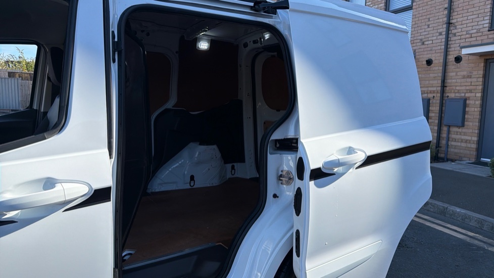 Ford Transit Courier Sport White #5