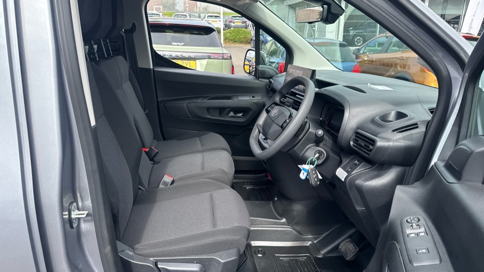 Toyota Proace City Icon White #12